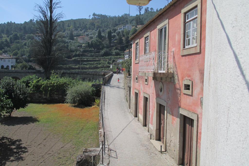 Ferienwohnung A Look Into The River Avô Exterior foto