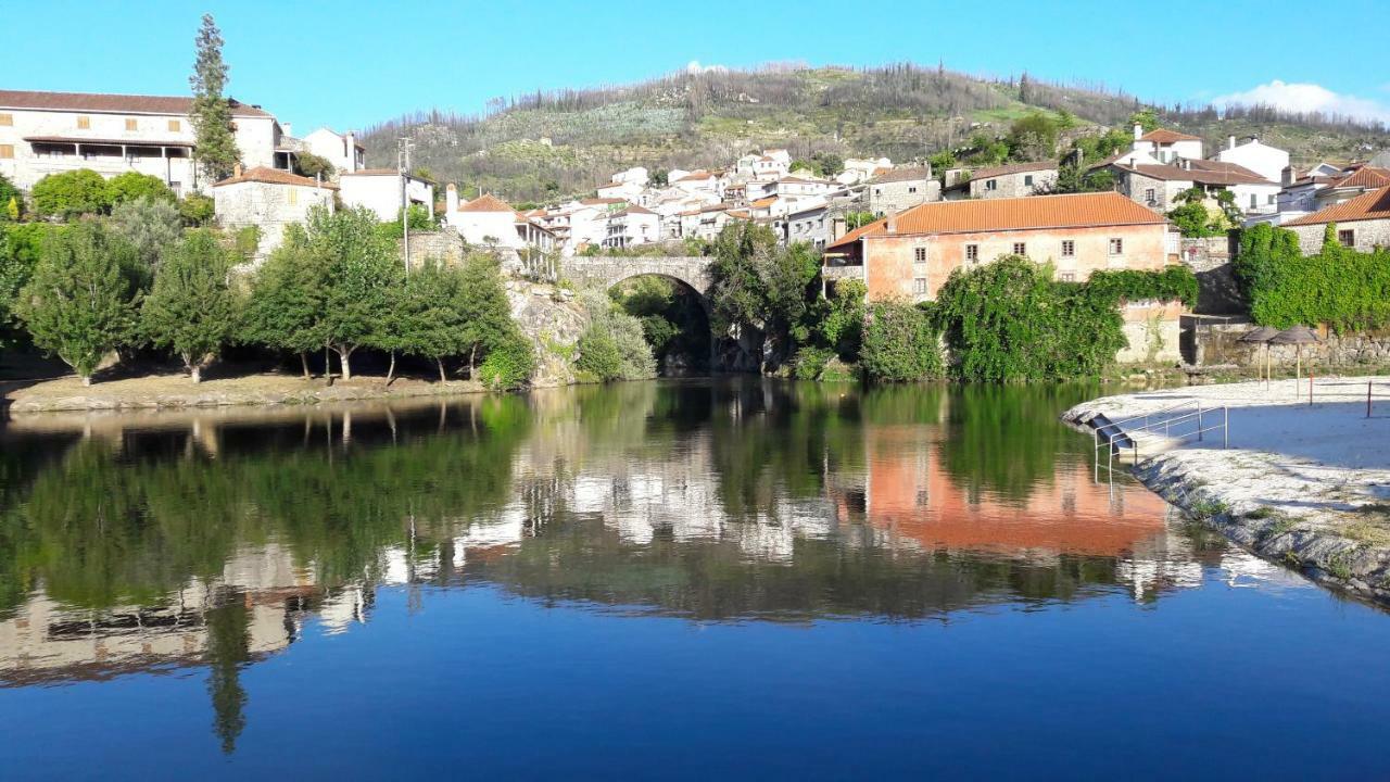 Ferienwohnung A Look Into The River Avô Exterior foto